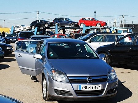 Больше половины россиян отдают предпочтение автомобилям с пробегом